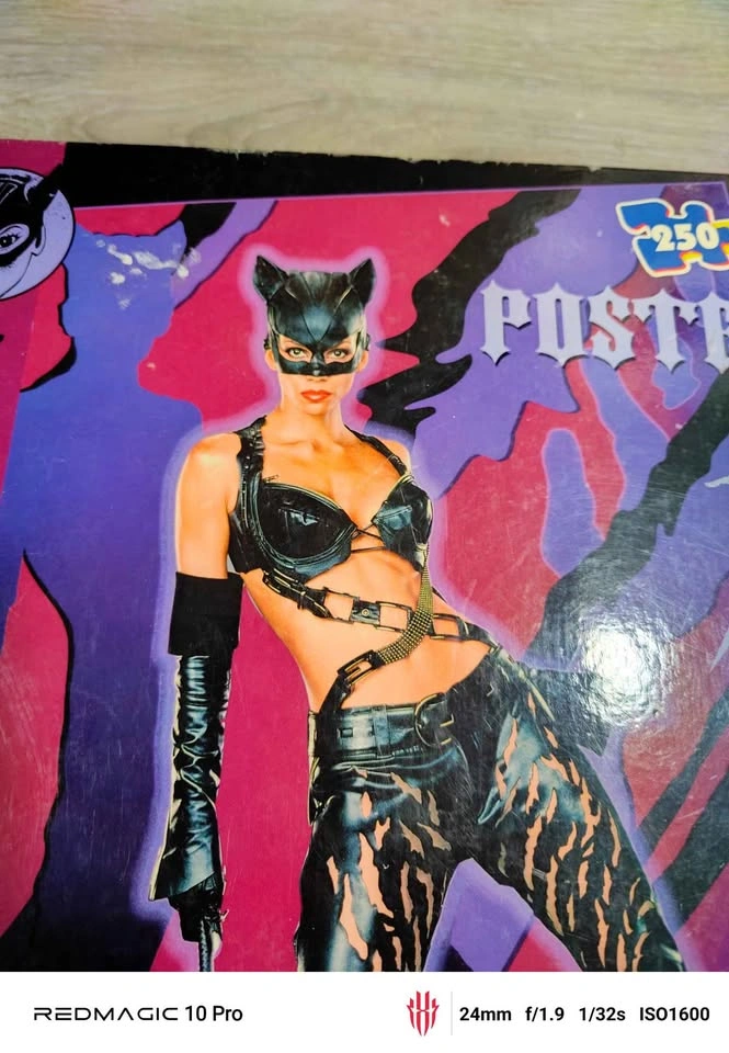 Vintage 2004 Catwoman Movie Promo Poster Puzzle - photo 3