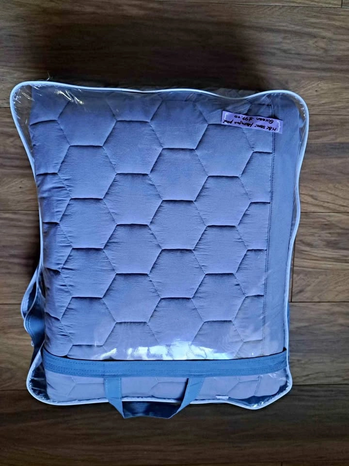 Queen Size Quilted Mattress Pad / Bed Mat (Like New in Bag)