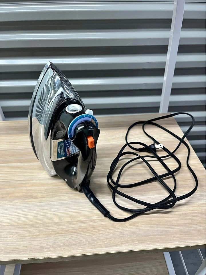 Black + Decker Iron