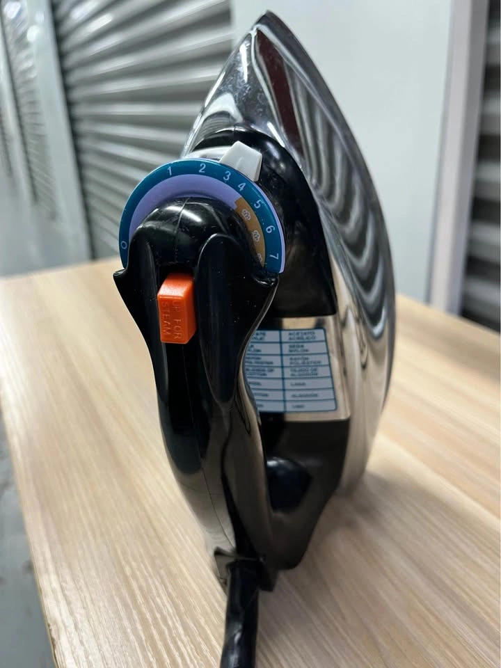 Black + Decker Iron - photo 3
