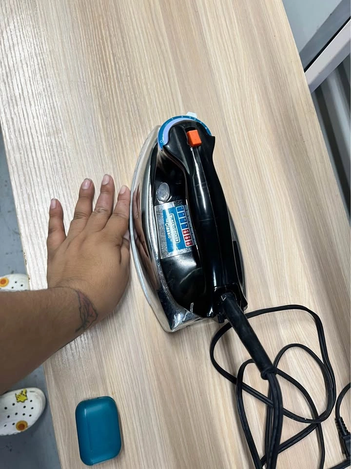 Black + Decker Iron - photo 5