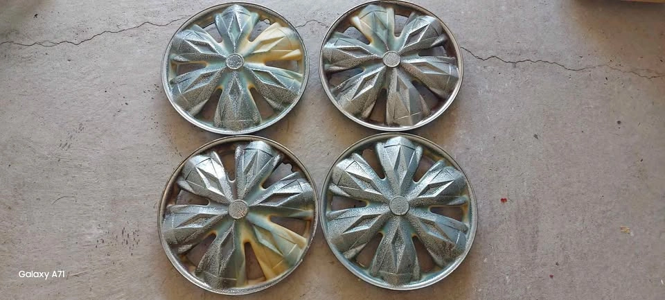 Set of 4 Universal Hubcaps 15"