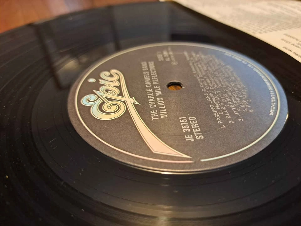 The Charlie Daniel's Band - 1979 Million Mile Reflections Vinyl - photo 4