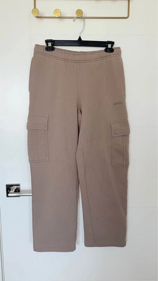 Aritzia Cozy Sweatfleece Mega Cargo Sweatpant in Nomad Taupe - photo 4