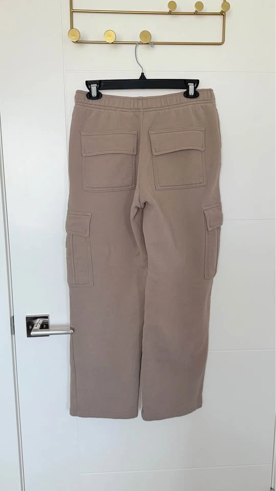 Aritzia Cozy Sweatfleece Mega Cargo Sweatpant in Nomad Taupe - photo 5