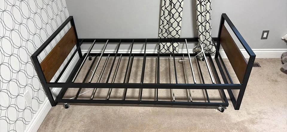 Twin Daybed with Trundle – Bamboo & Metal – pristine Condition