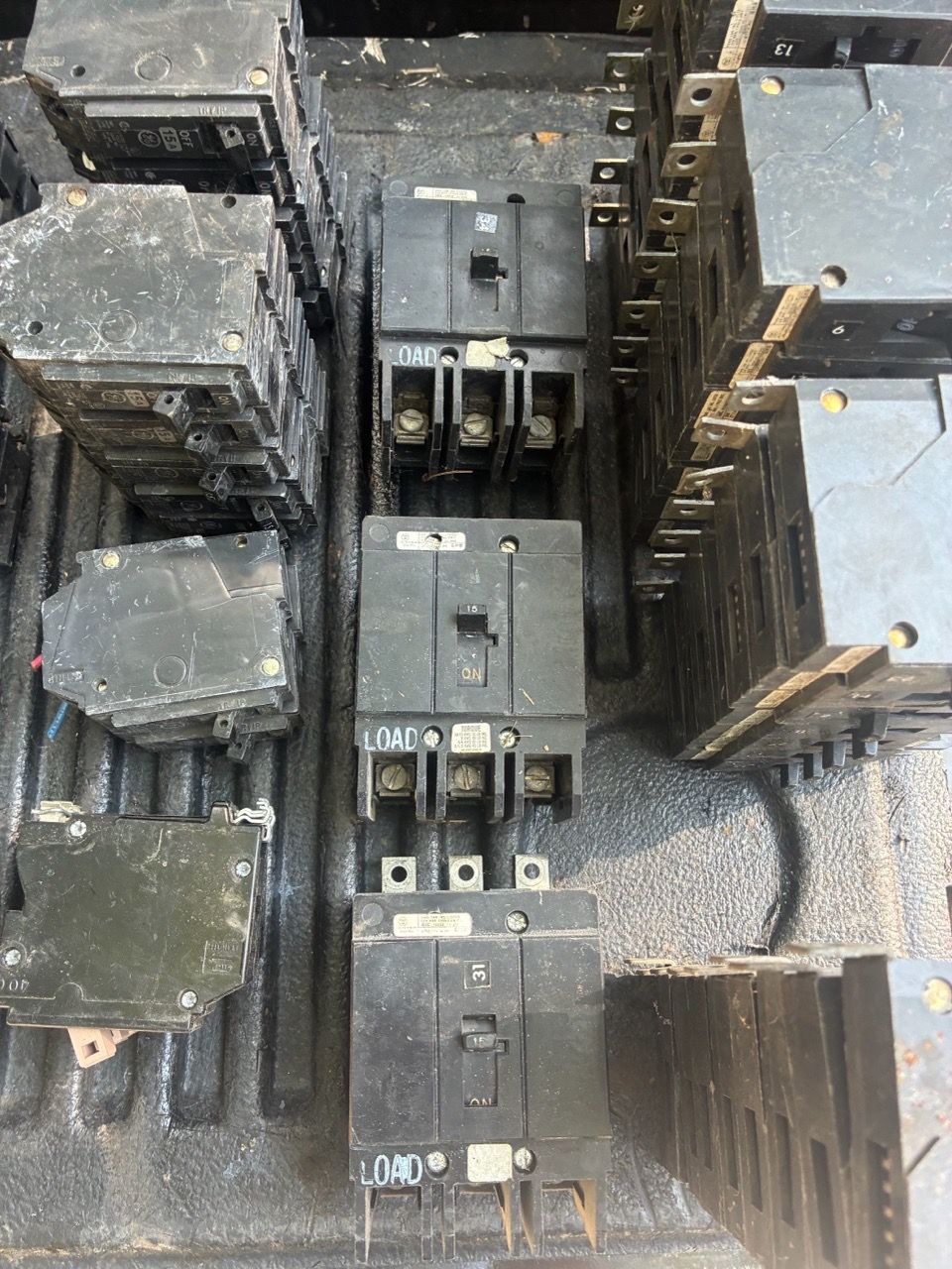 Circuit breakers - photo 2