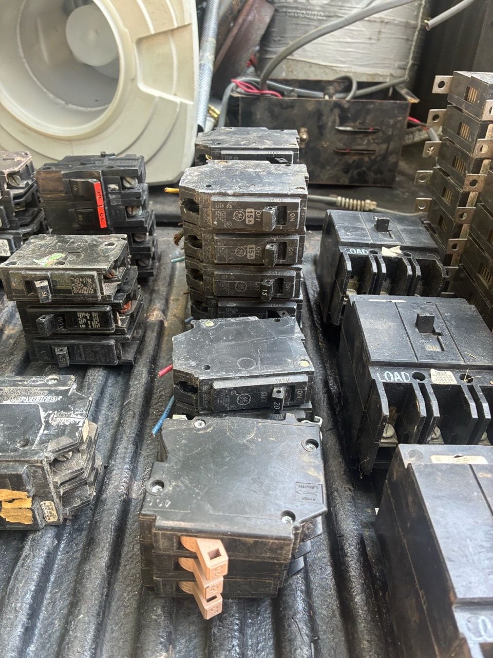 Circuit breakers - photo 3