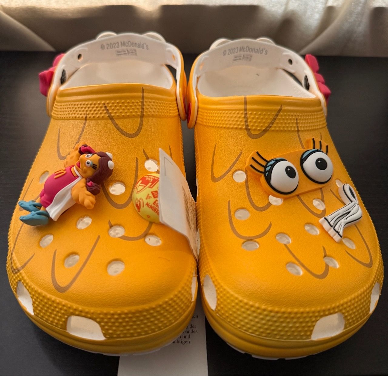 McDonalds Crocs Classic Clog Birdie 2023 Yellow Size 9 - photo 3