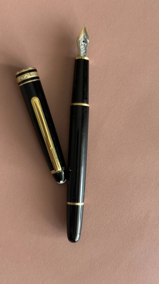 Montblanc Meisterstück Gold-Coated Classique Fountain Pen - photo 3
