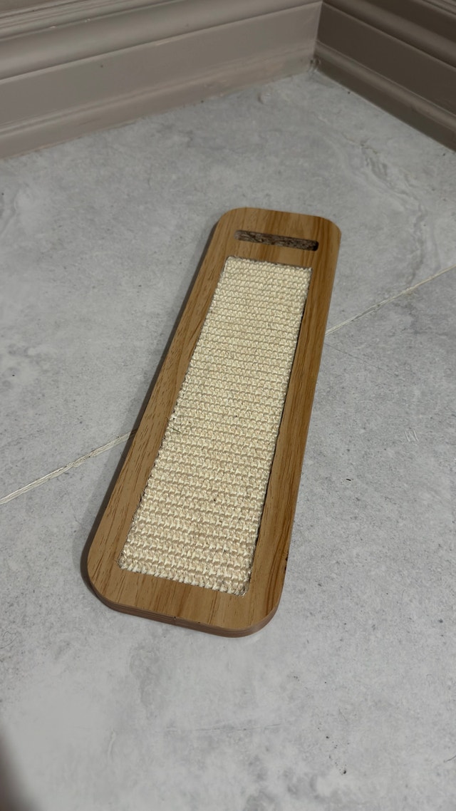 Wall-Mounted Cat Scratching Pad