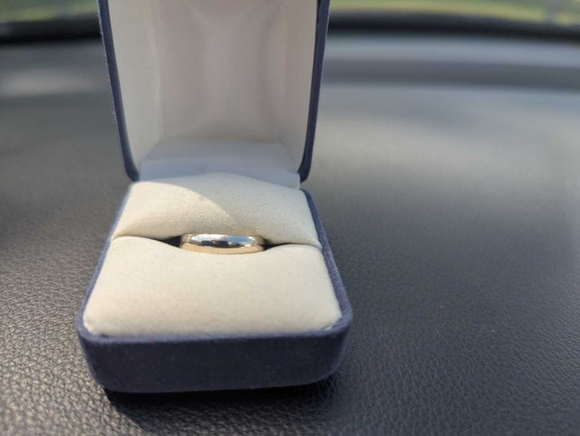 14K White Gold Band - Size 4.5. 3g