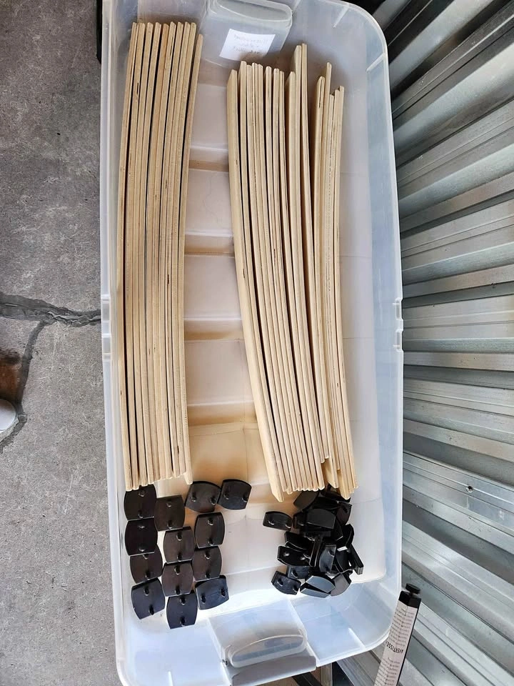 🇨🇦  Queen size bed support slats with centerpiece support bar