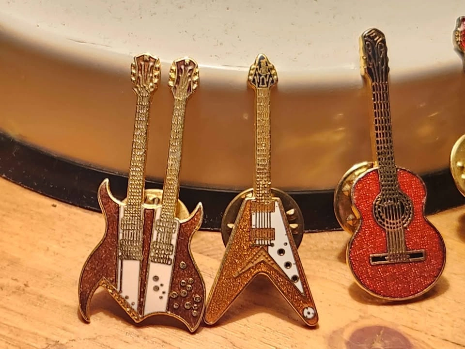 Vintage Guitar Pins, set of 5 - photo 2