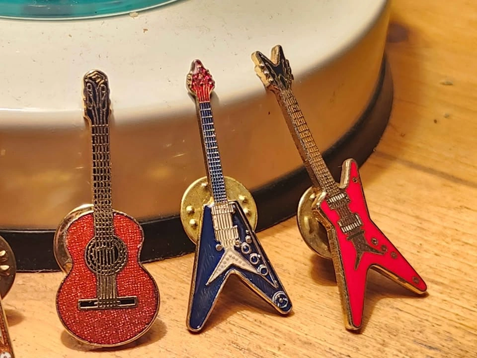 Vintage Guitar Pins, set of 5 - photo 3