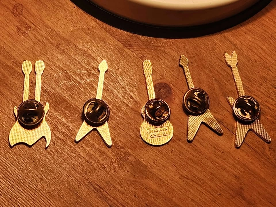Vintage Guitar Pins, set of 5 - photo 4