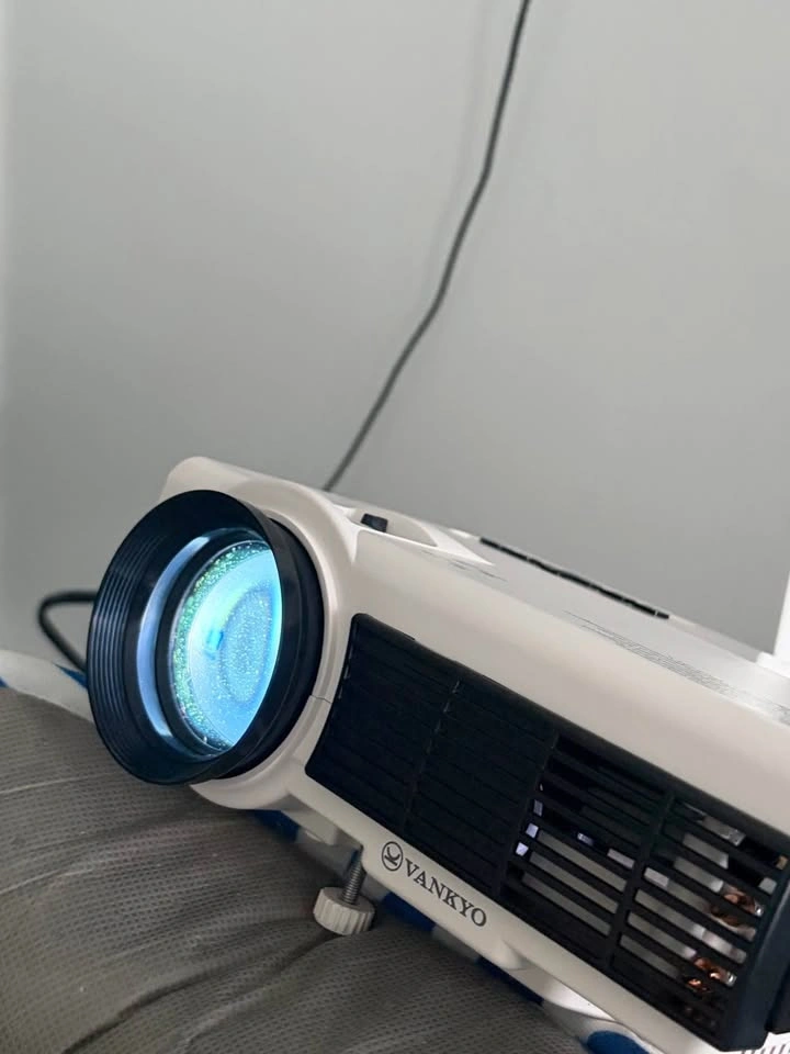 Vankyo leisure 3W mini projector - photo 2