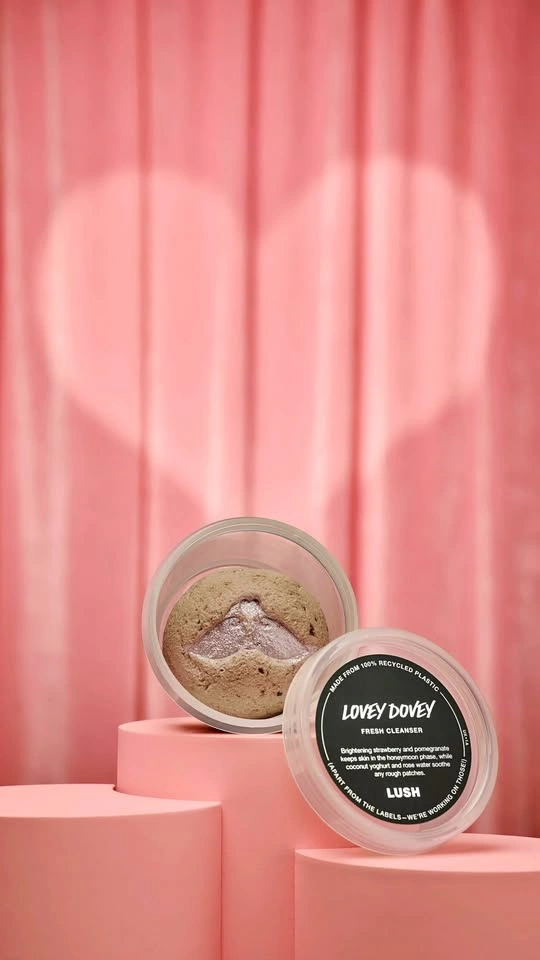 LUSH New Lovey Dovey Face Mask (100g)