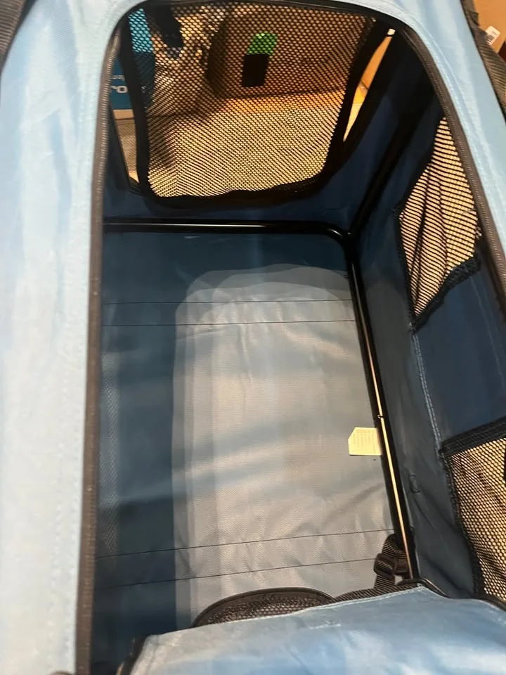 Collapsible Travel Dog & Cat Crate w/ Blanket + Bowl, 24" image indicator(10)