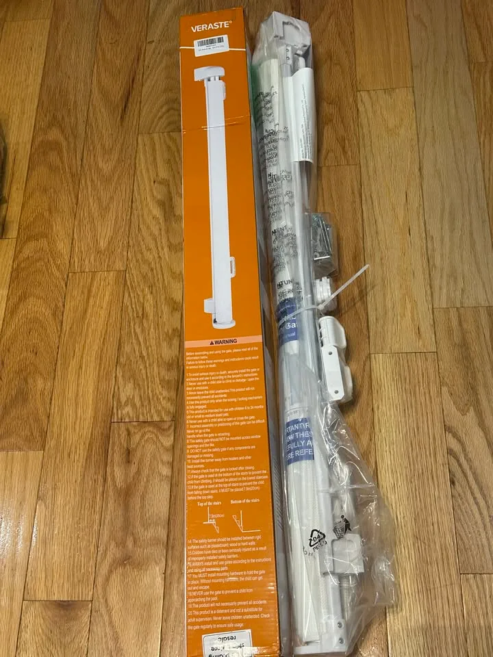 White Retractable Baby & Pet Safety Gate image indicator(2)