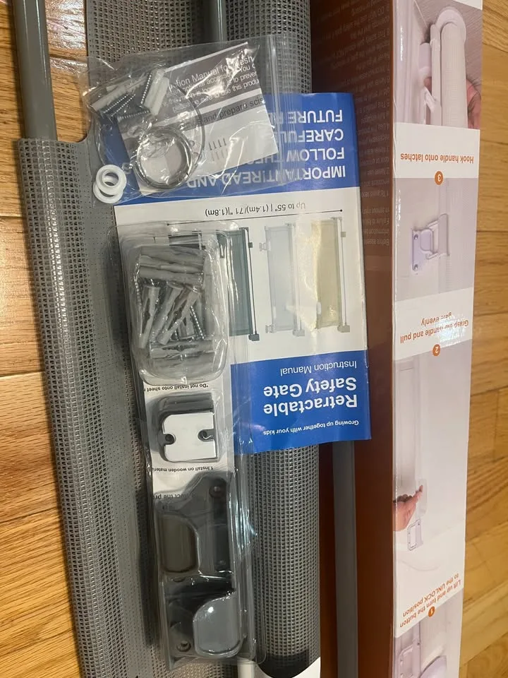 Gray Retractable Baby & Pet Safety Gate image indicator(3)