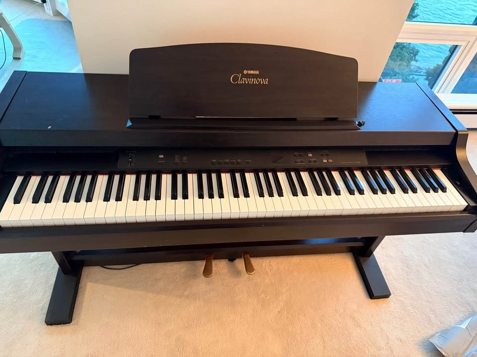 Piano Yamaha clava nova