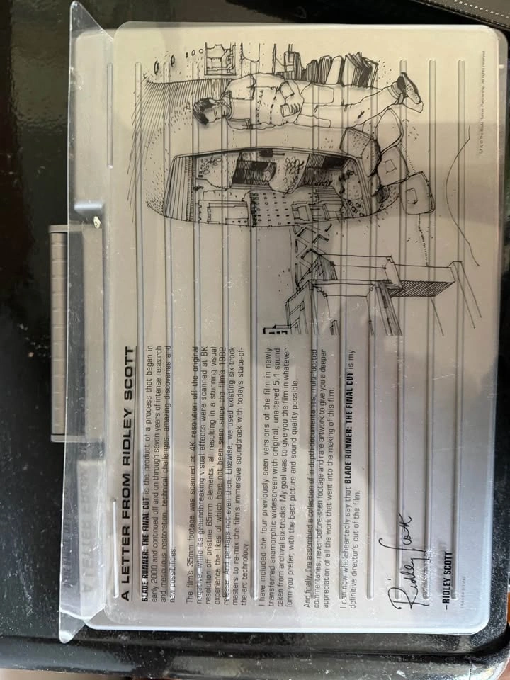 Blade Runner Ultimate Collector’s Edition Briefcase Set - photo 4