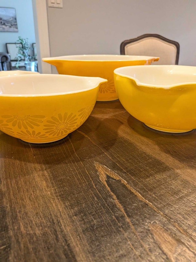Vintage Pyrex Cinderella Style Sunflower Daisy Nesting Bowls Set - photo 4