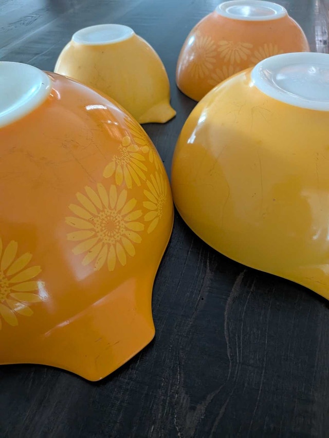 Vintage Pyrex Cinderella Style Sunflower Daisy Nesting Bowls Set - photo 5