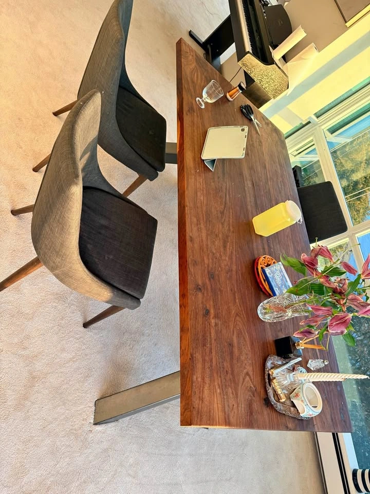 Dinner table and 4 chairs