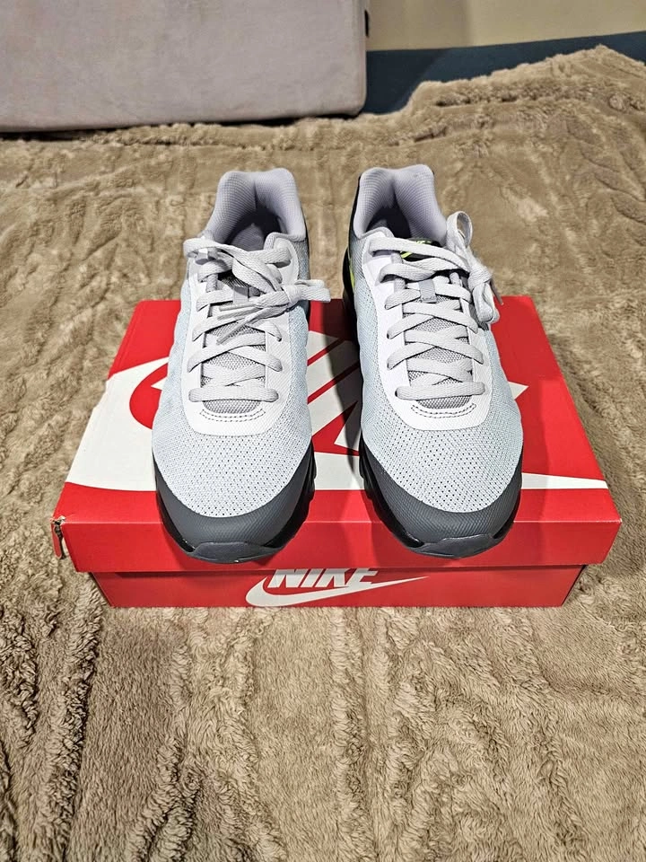 Brand new Nike Air Max Invigor
