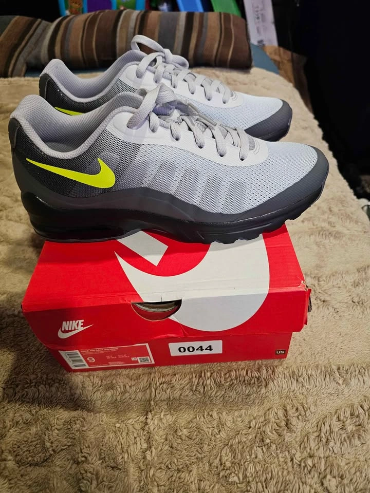 Brand new Nike Air Max Invigor - photo 3