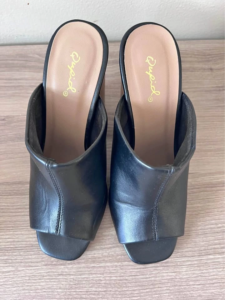 Qupid Black Peep Toe Block Heel Mules
