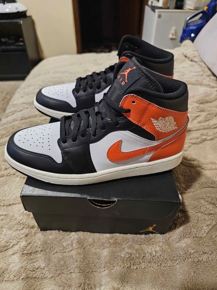 Brand New Jordan 1 Mid (Black Toe Starfish) - photo 2