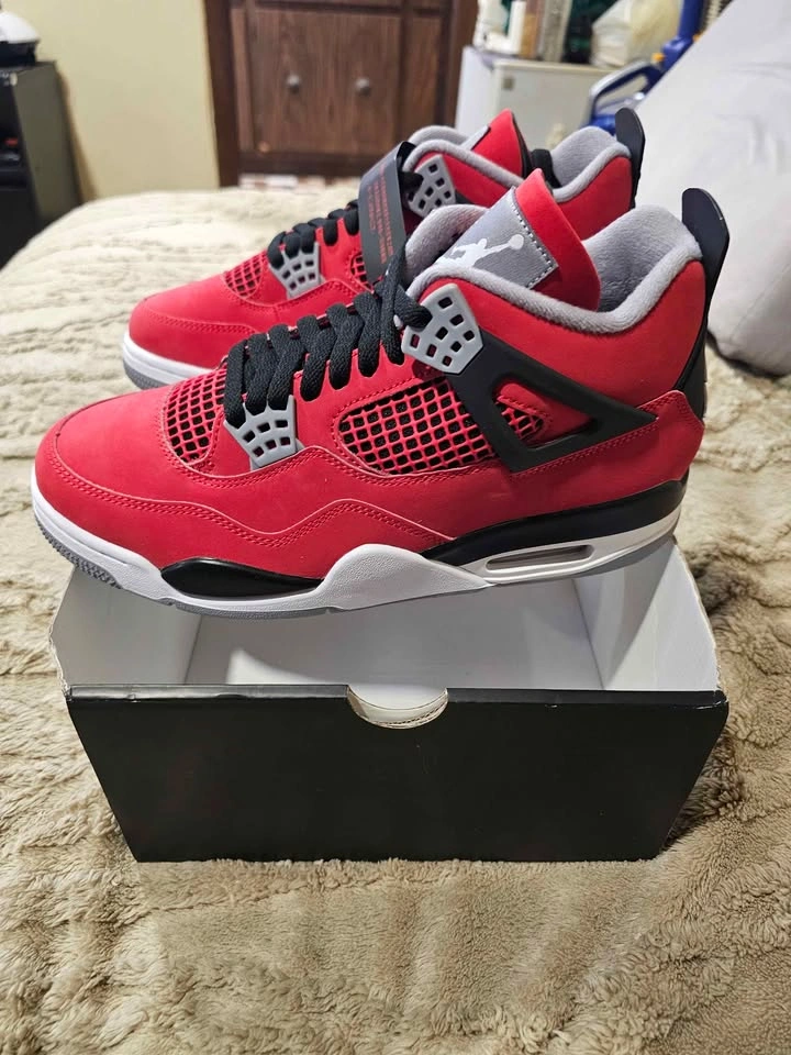 Brand New Jordan 4 Retro Toro Bravo (2026) - photo 4