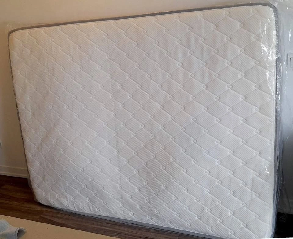 Zinus Nuit Queen Mattress – 8" Hybrid – Like New - photo 2