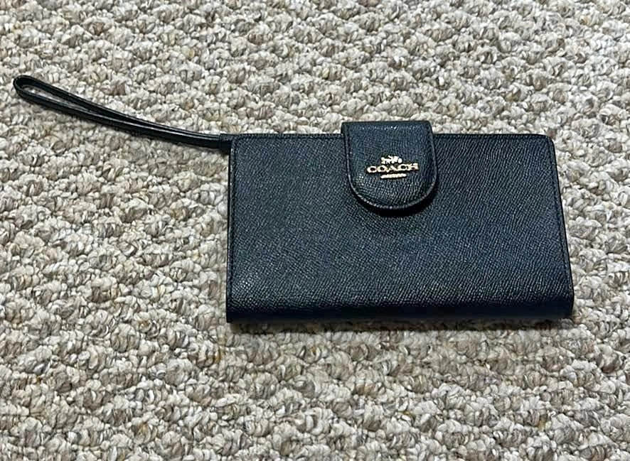 Coach Medium Corner Zip Wallet