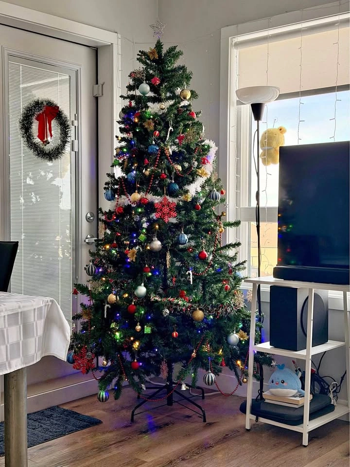 7 Feet Tall Pre Lit Christmas Tree