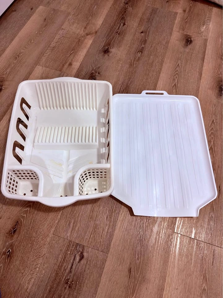 White Plastic Dish Drying Rack with Drain Board