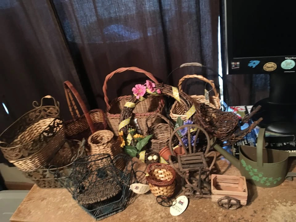 Garage Sale in Portage Park: 5317 Berenice, Aug 28-29 - photo 5