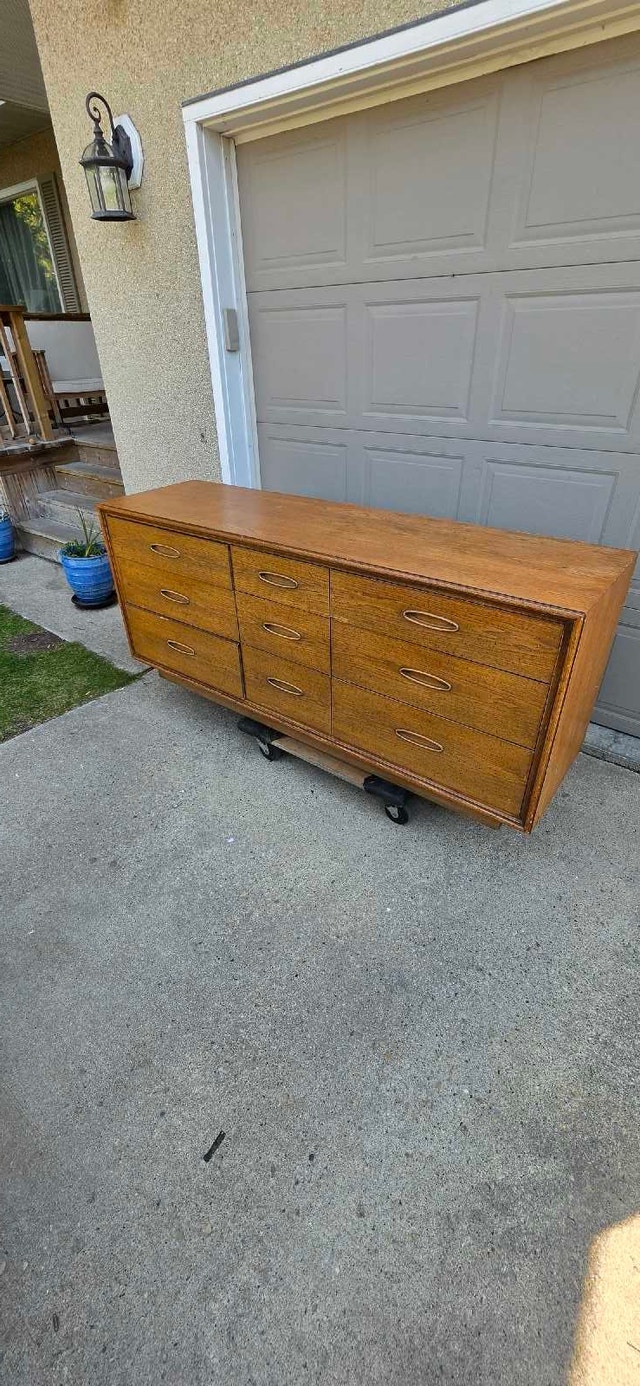 Old Dresser