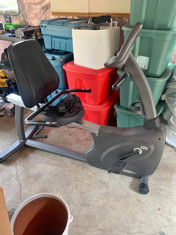Like-New Recumbent Exercise Bike – Comfortable Seat