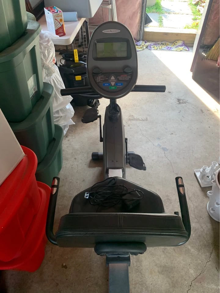 Like-New Recumbent Exercise Bike – Comfortable Seat - photo 3