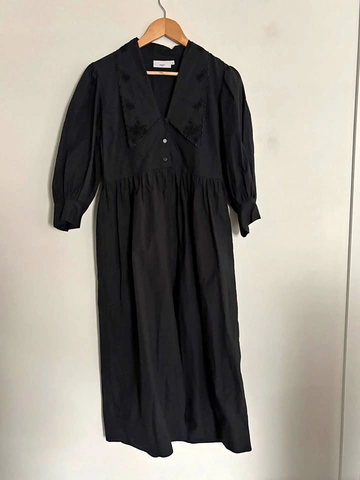 Minimum Black Dress