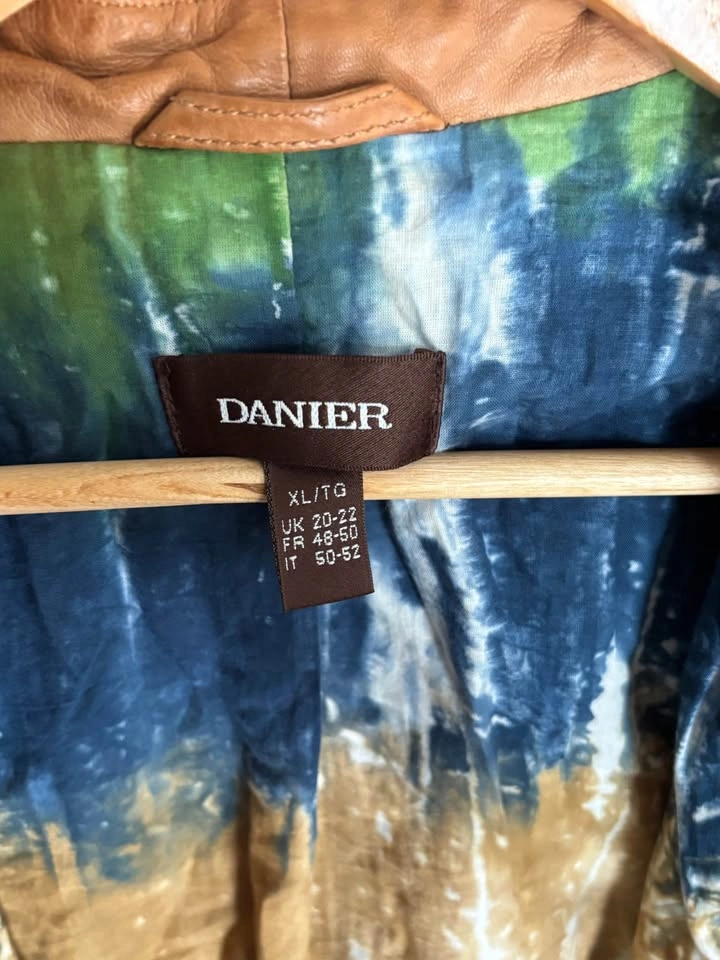 Danier - 90’s Vintage Tan Leather Jacket - photo 2