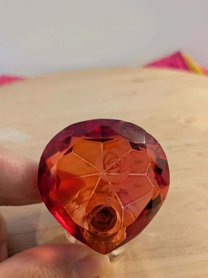 Red Crystal Diamond Paperweight with Etched Rose - photo 3