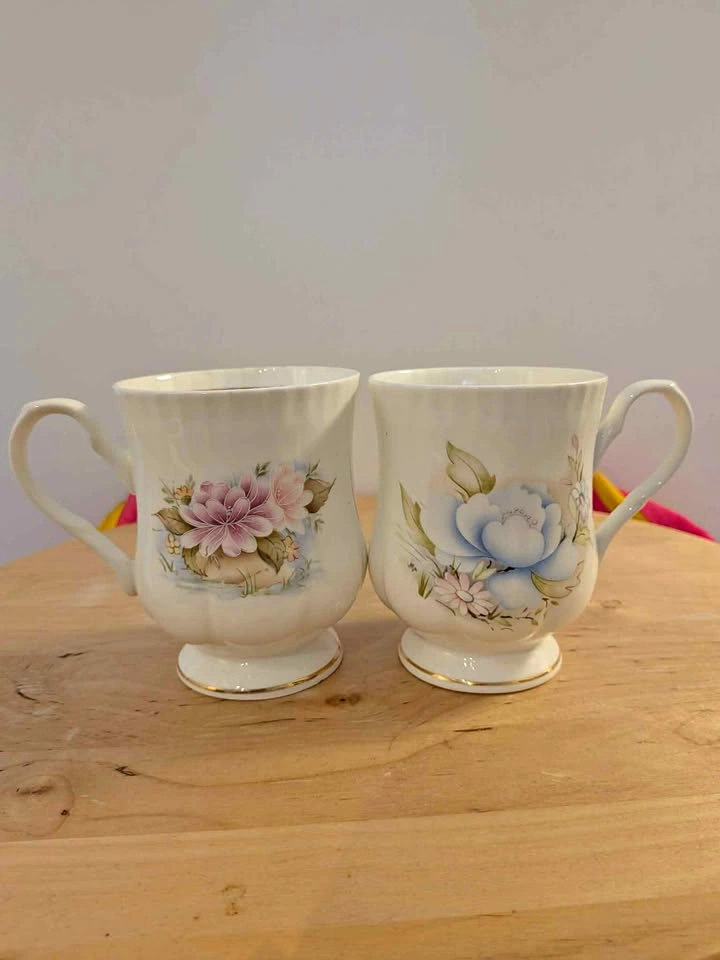 Set of 2 Floral Fine Bone China Footed Mugs