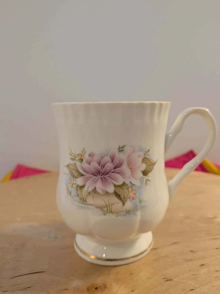 Set of 2 Floral Fine Bone China Footed Mugs - photo 2