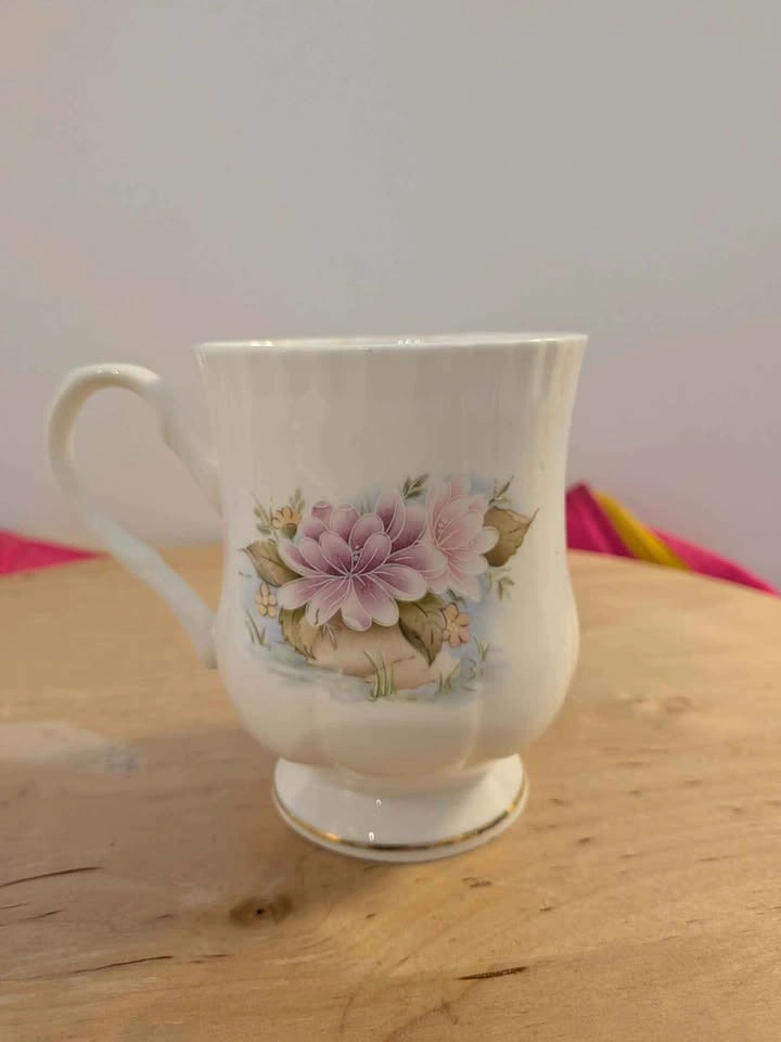 Set of 2 Floral Fine Bone China Footed Mugs - photo 3