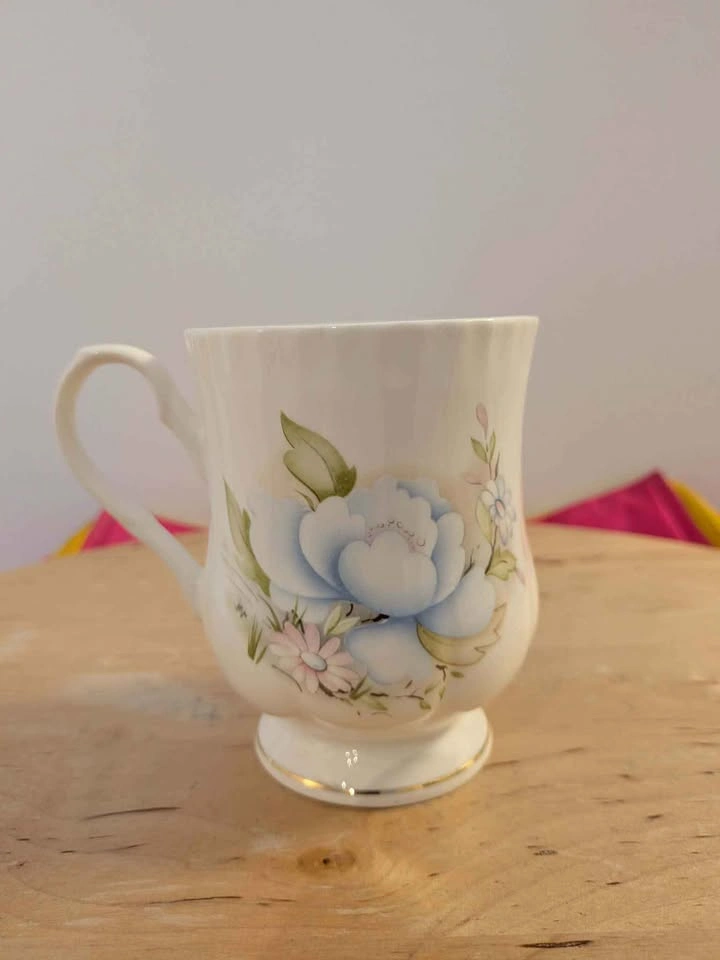 Set of 2 Floral Fine Bone China Footed Mugs - photo 5